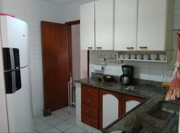 Apartamento Charmoso Em Frente A Praia Em 卡波布里奥 外观 照片