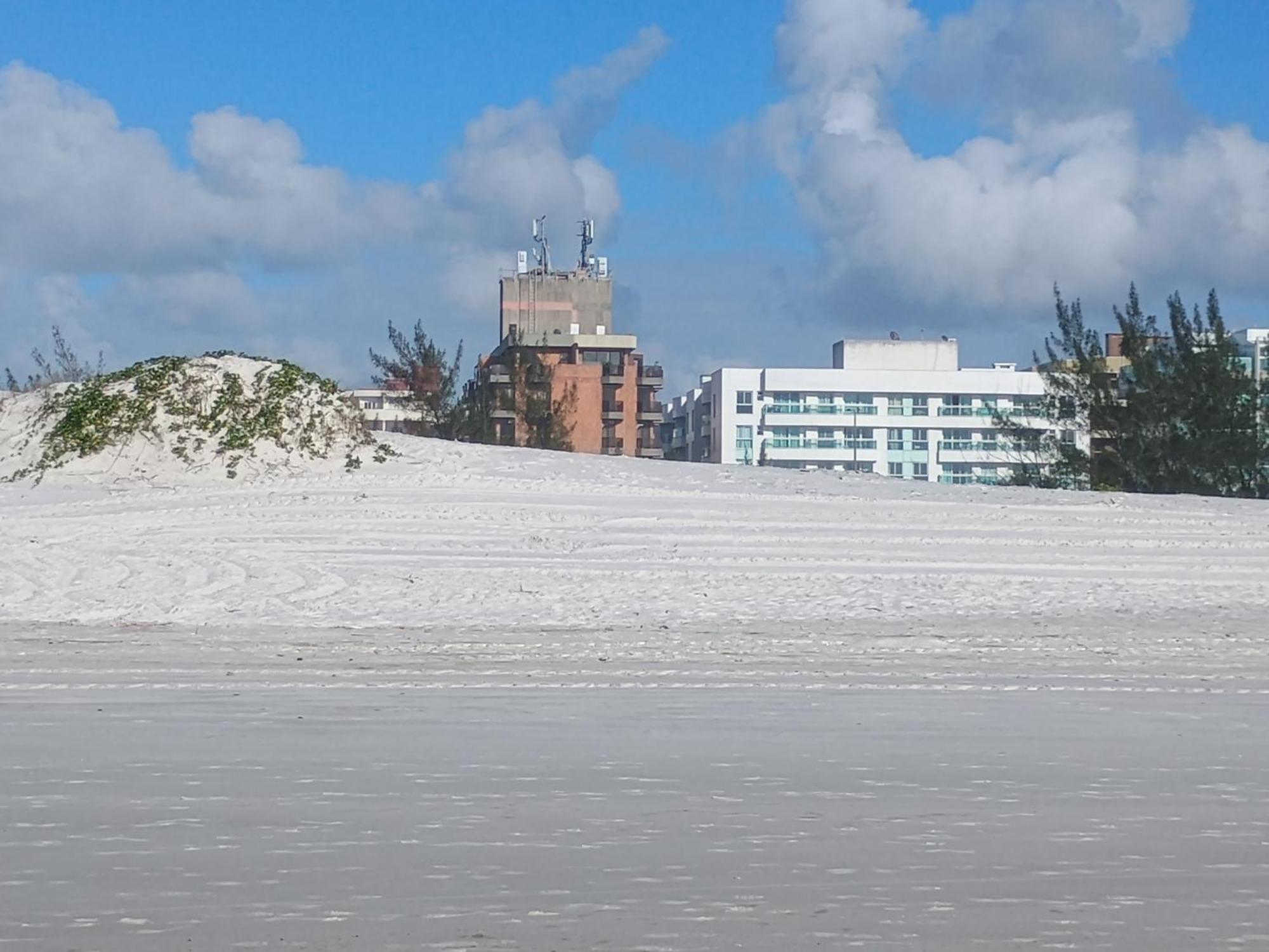 Apartamento Charmoso Em Frente A Praia Em 卡波布里奥 外观 照片