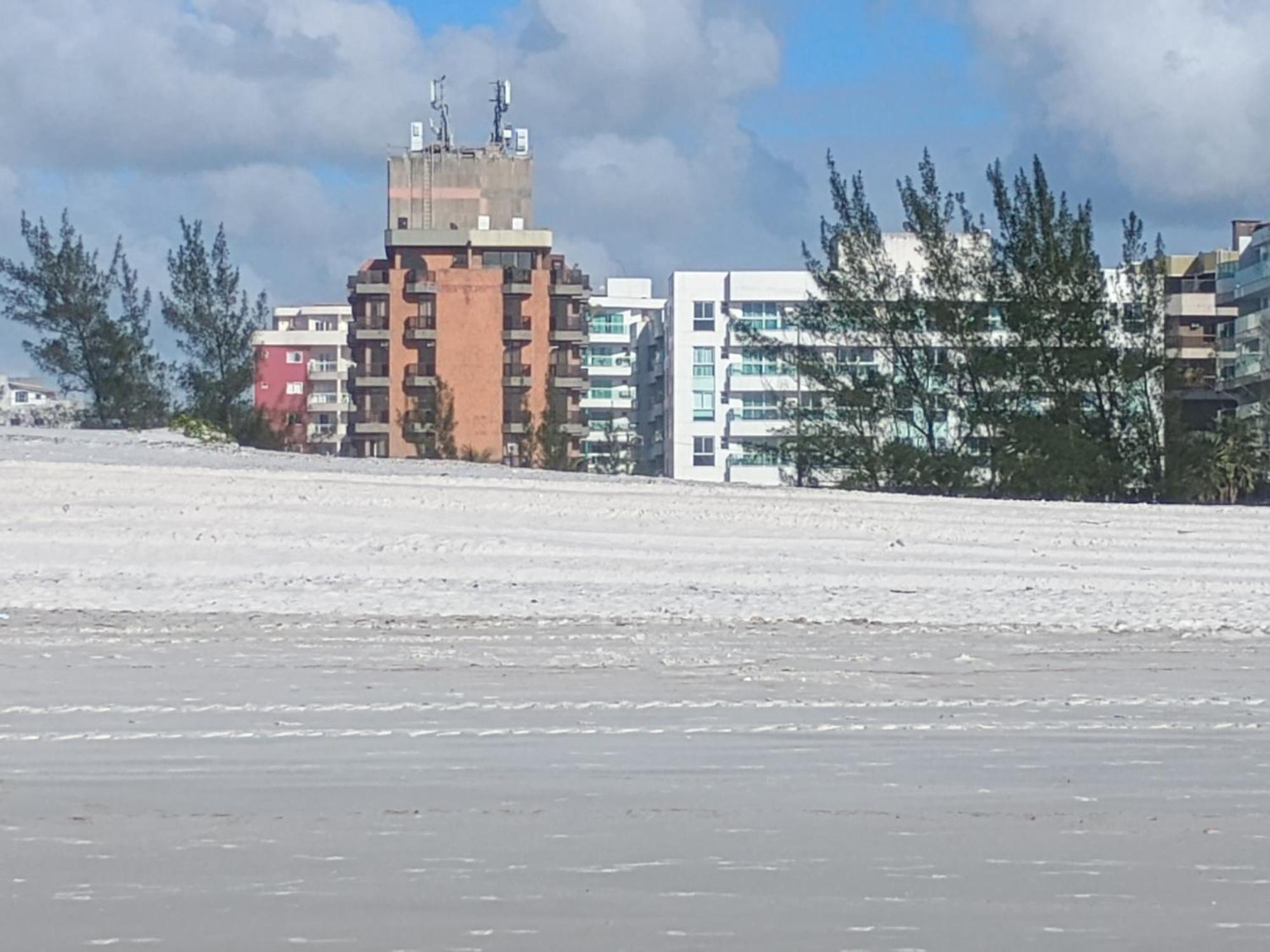 Apartamento Charmoso Em Frente A Praia Em 卡波布里奥 外观 照片